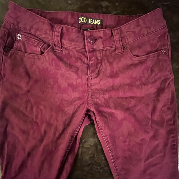ZCO Jeans Burgundy Floral-Embossed Skinny Jeans – Size 5 - Picture 3 of 6